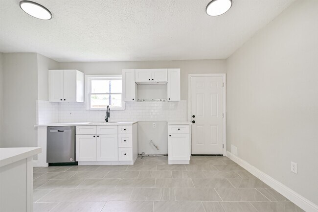 Building Photo - 5007 Northridge Dr
