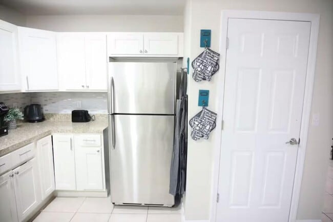 Building Photo - 826 N Lincoln Ave