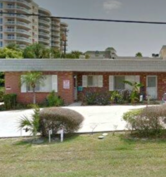 Building Photo - 1 bedroom, 1 bathroom end unit condo beach...