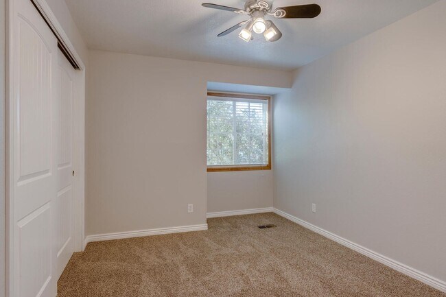 Building Photo - 10934 W Camas St