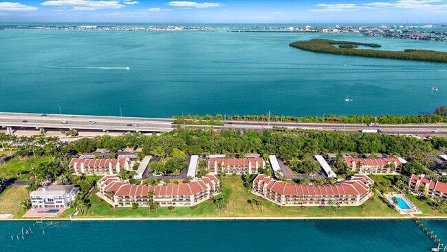 Building Photo - 7530 Sunshine Skyway Ln S