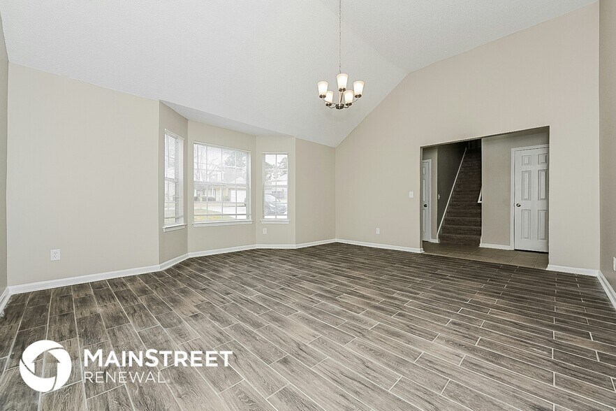 Building Photo - 10588 Village Landing