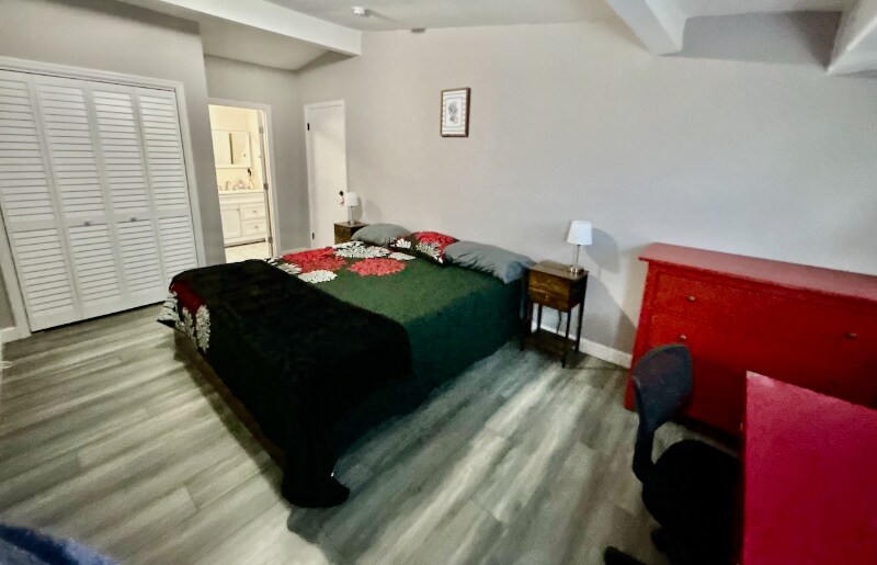 Building Photo - 814 E 126th Ave