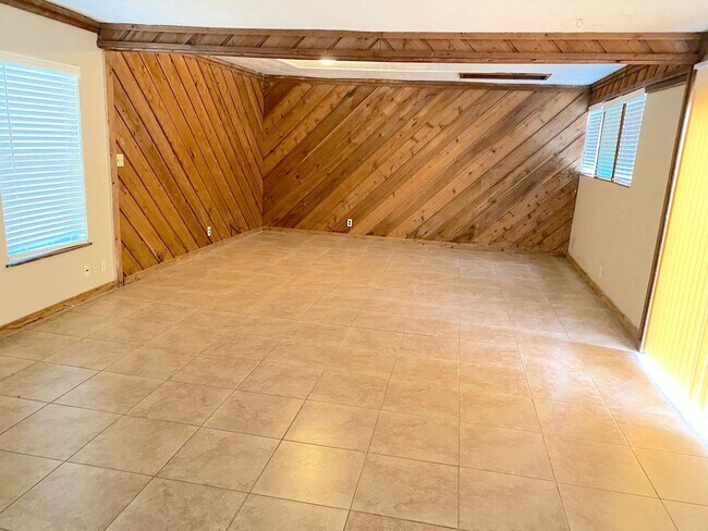 Building Photo - Katy Jewel