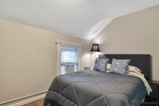 Building Photo - Furnished 1-Bedroom Upper Apartment on Prospect Ave