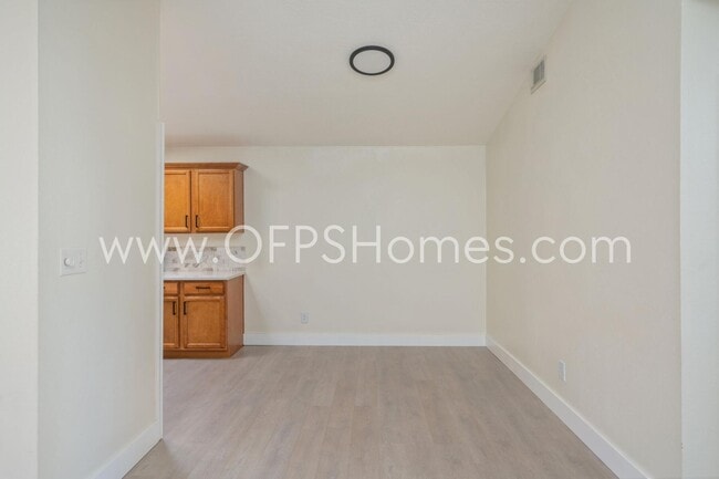 Building Photo - 211 Indian Oaks Dr