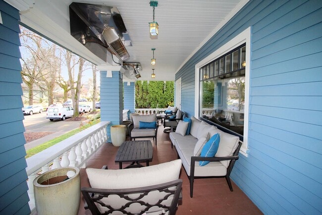 Building Photo - 2343 NE 21st Ave