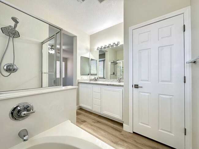 Building Photo - Granite Peaks At Summerlin