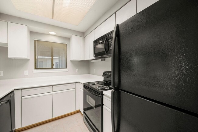 Building Photo - 4144 Greystone Way