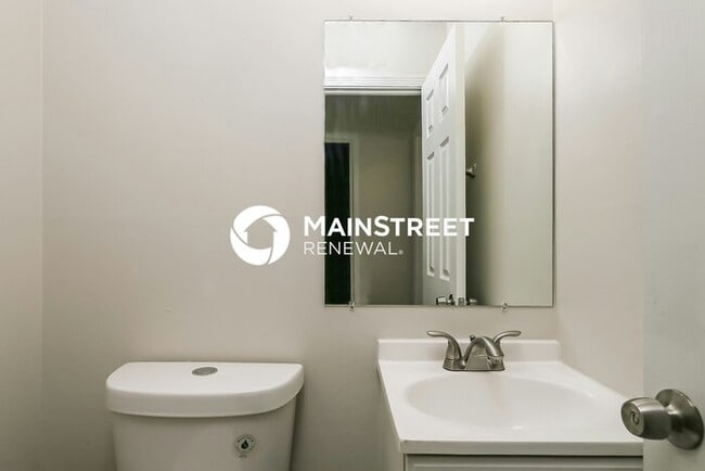 Building Photo - 3 Bedroom Pet-Friendly Home in Indianapolis, IN with Main Street Renewal