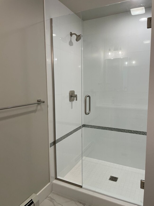 Building Photo - Beautiful Modern Condo