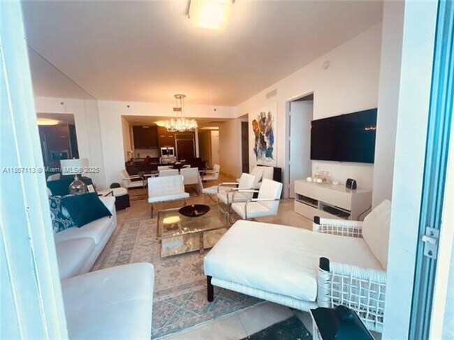 Building Photo - 16001 Collins Ave