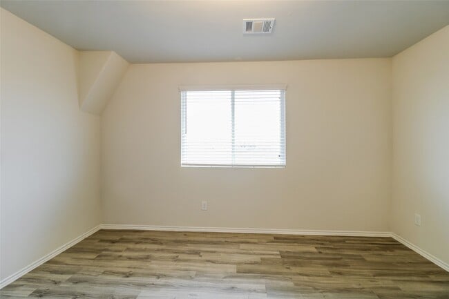 Building Photo - 17030 Hailey Harbor Dr