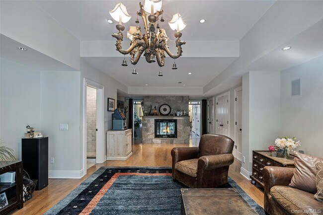 Building Photo - 12 Bishop Park Rd