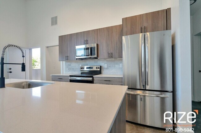 Building Photo - 3359 S 900 E