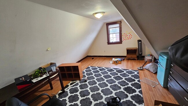 Building Photo - Top-notch and unique BC apartment