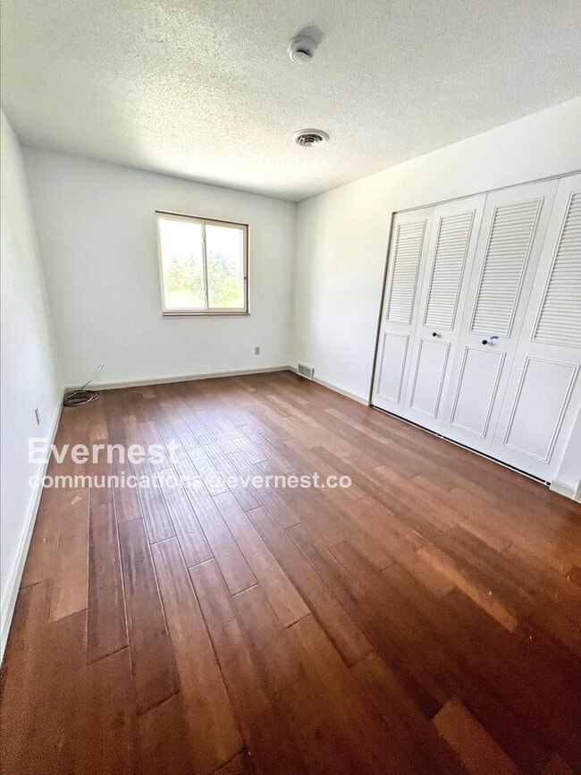 Building Photo - 8602 W 84th St