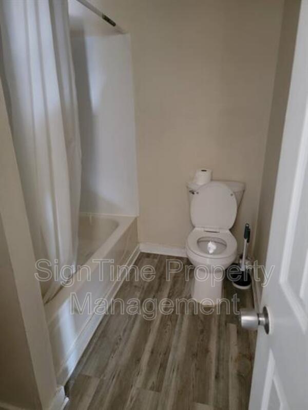 Building Photo - 42 E Washington St