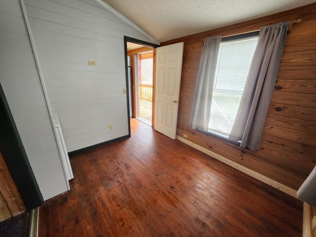 Building Photo - $1,100 - 2 Bedroom / 1 Bath Unfurnished Log Cabin Near Cherokee