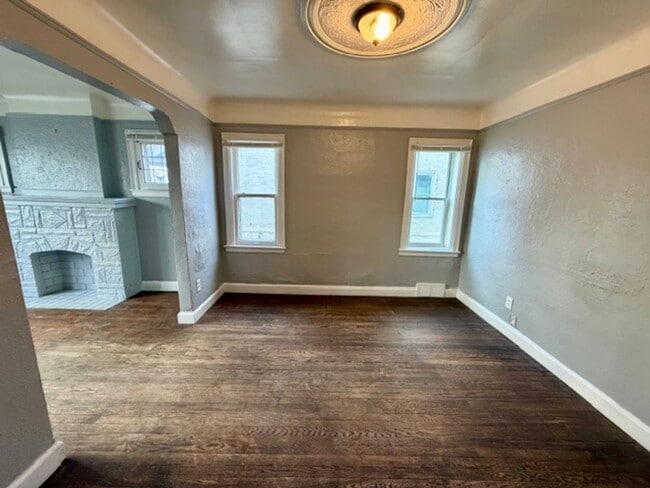 Building Photo - SECTION 8 ONLY For Lease 3 bed 1 bath