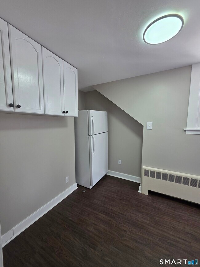 Building Photo - 396 W Main St