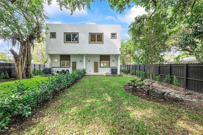 Building Photo - 5431 NW 5th Ave