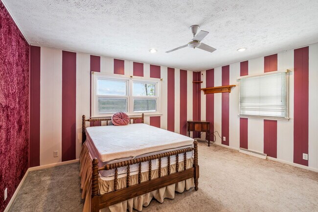 Building Photo - 2083 Chapman Lake Dr