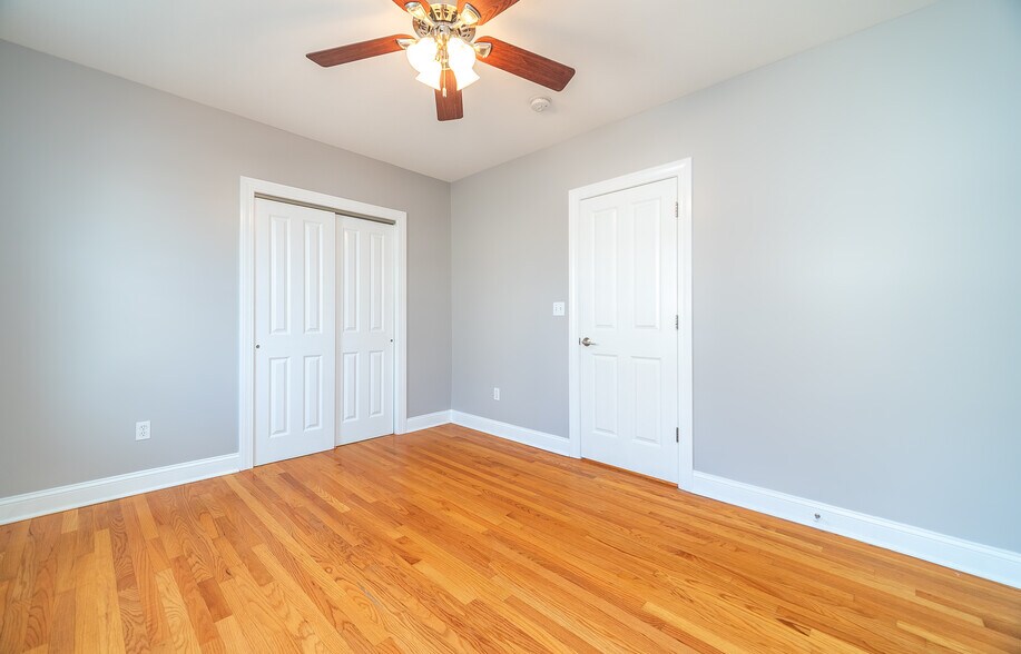 Building Photo - 362 Soundview Ave