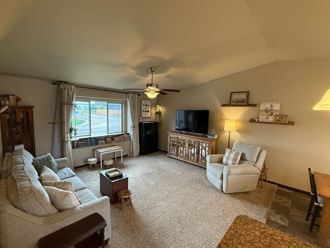 Building Photo - 4 Bedroom, 3 Bathroom Home for Rent