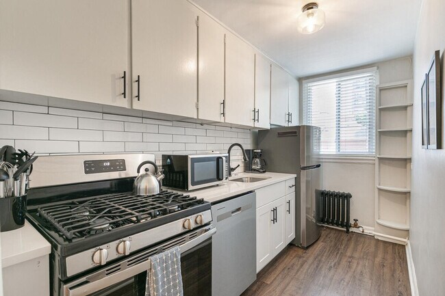 Building Photo - 1666 Detroit St