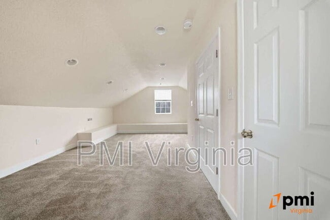 Building Photo - 324 W 36th St