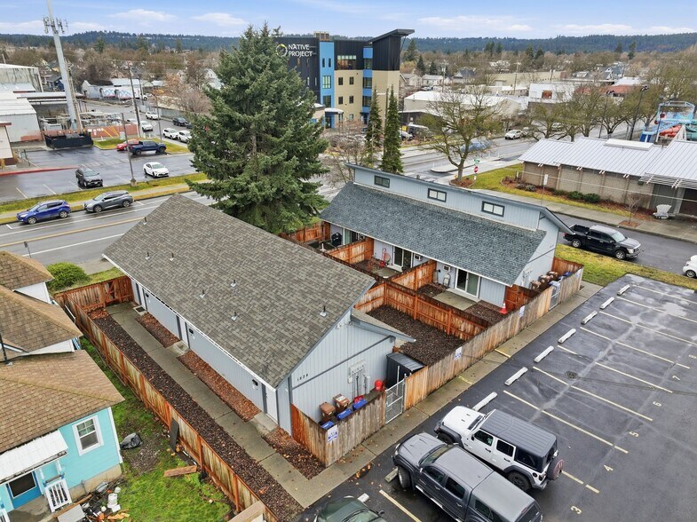 Building Photo - 1830 W Maxwell Ave