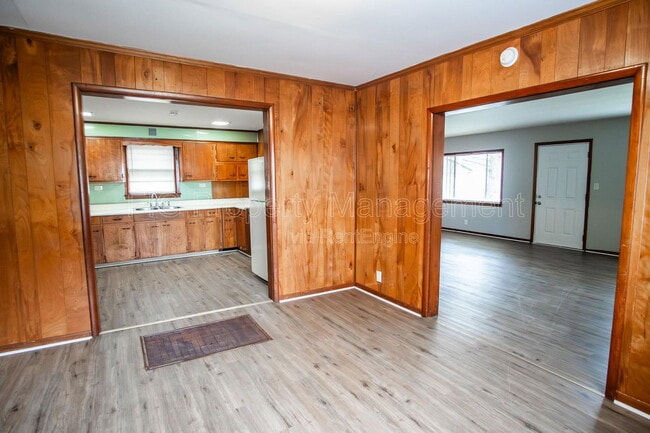 Building Photo - 525 Sewanee St