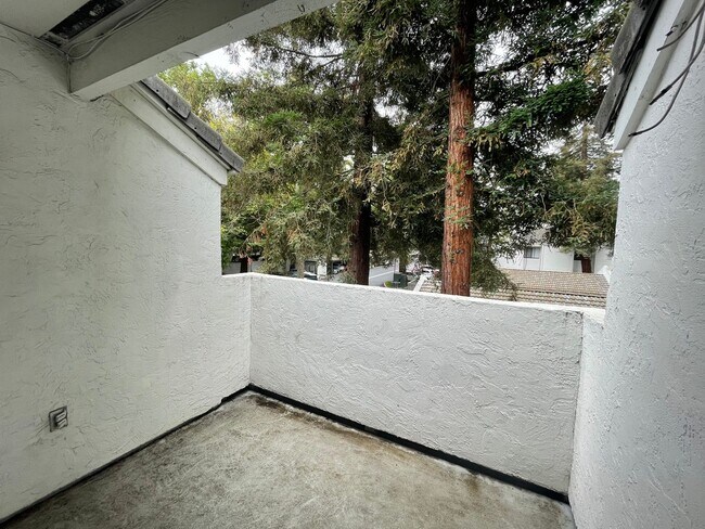 Building Photo - 1055 N Capitol Ave