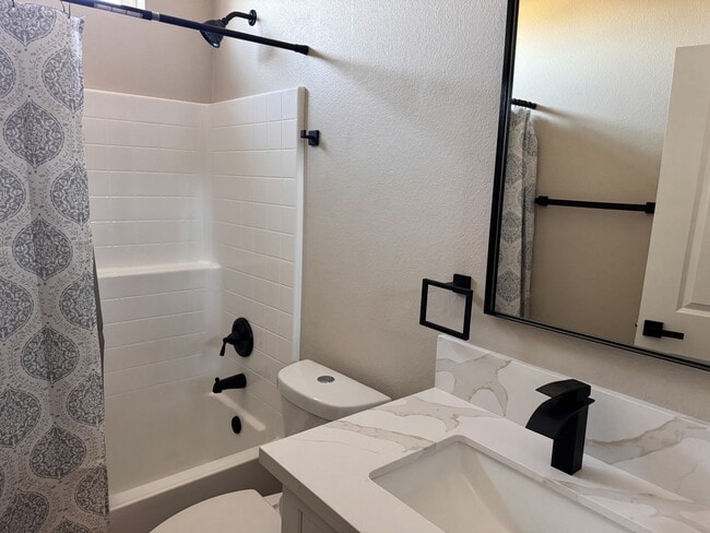 Building Photo - 10367 9th Ave