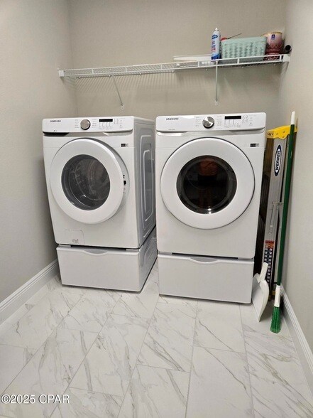 Building Photo - 8645 Weekend Dr