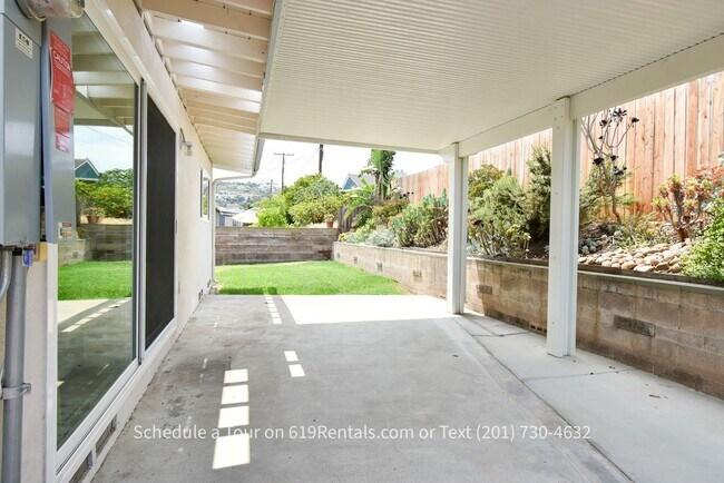 Building Photo - 4 Bedroom, 2 Bath Home with Garage