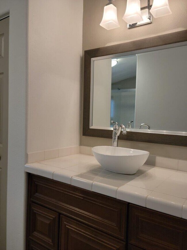 Building Photo - 930 NW Donahoo St