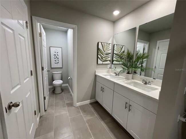 Building Photo - 732 Legacy Dr