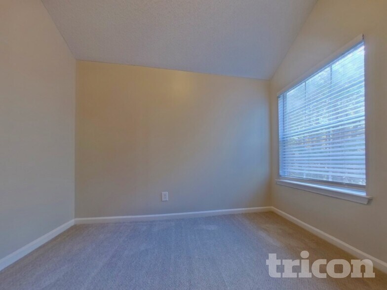 Building Photo - 138 Birchfield Way