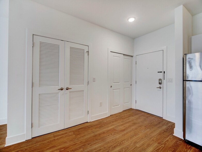 Building Photo - 429 Bergen Ave