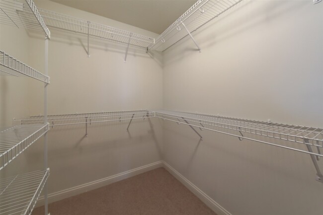 Building Photo - 613 Ivy Ridge Dr