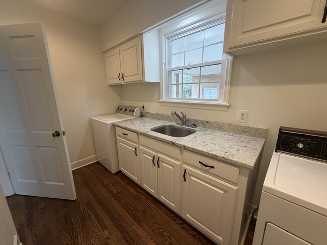 Building Photo - 115 Adams Ave