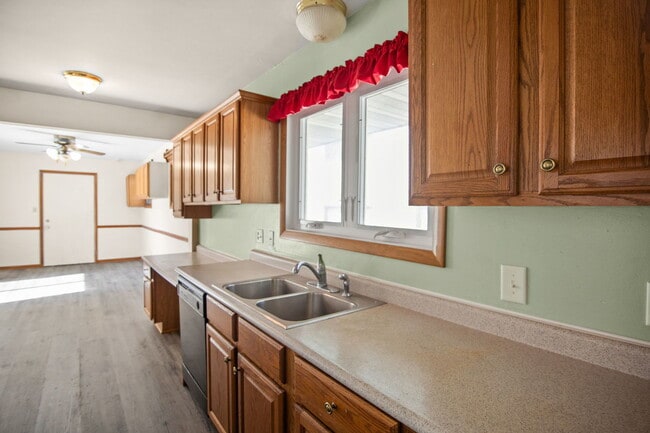 Building Photo - 431 Parkside Dr