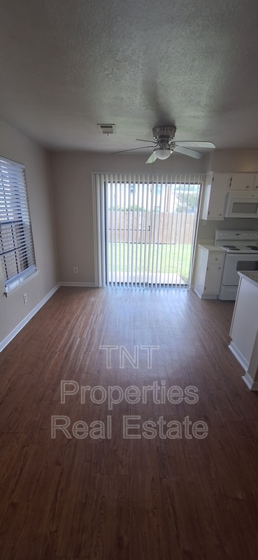 Building Photo - 2805 Sprucewood St