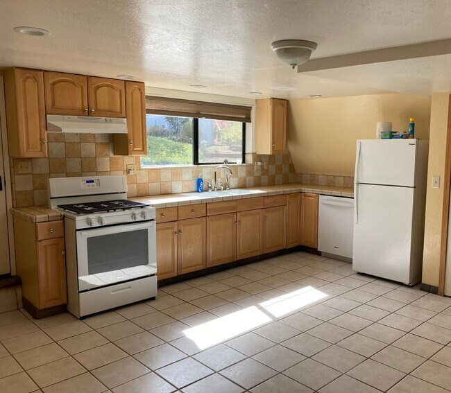 Building Photo - 20150 Manzanita St