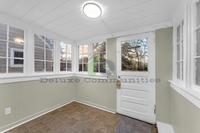 Building Photo - Fully Remodeled 3 bed 1 bath- Single Family Home!! JUST LISTED!