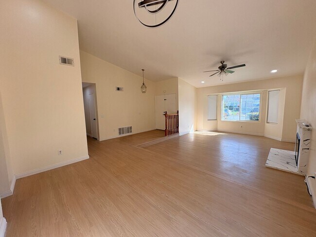 Building Photo - Rancho Cucamonga Gem – Stylish Single-Stor...
