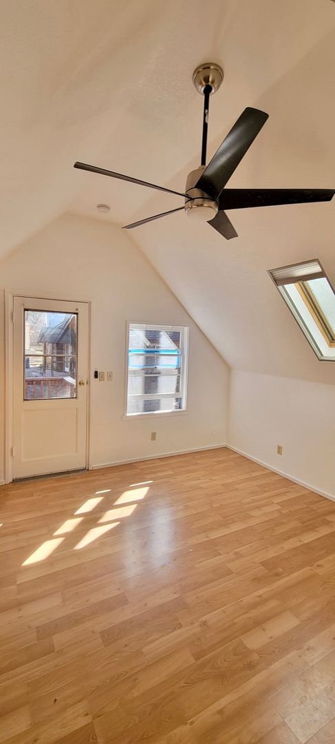 Building Photo - $1500 Cute 1 bedroom 1 bath unit above garage on quiet street