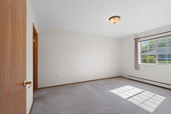 Building Photo - 308-308 Golf View Rd